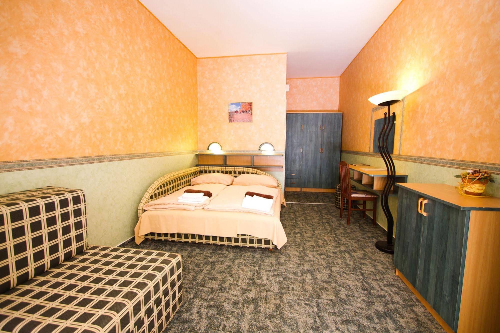 Piknik Wellness Hotel Siofok Exterior photo
